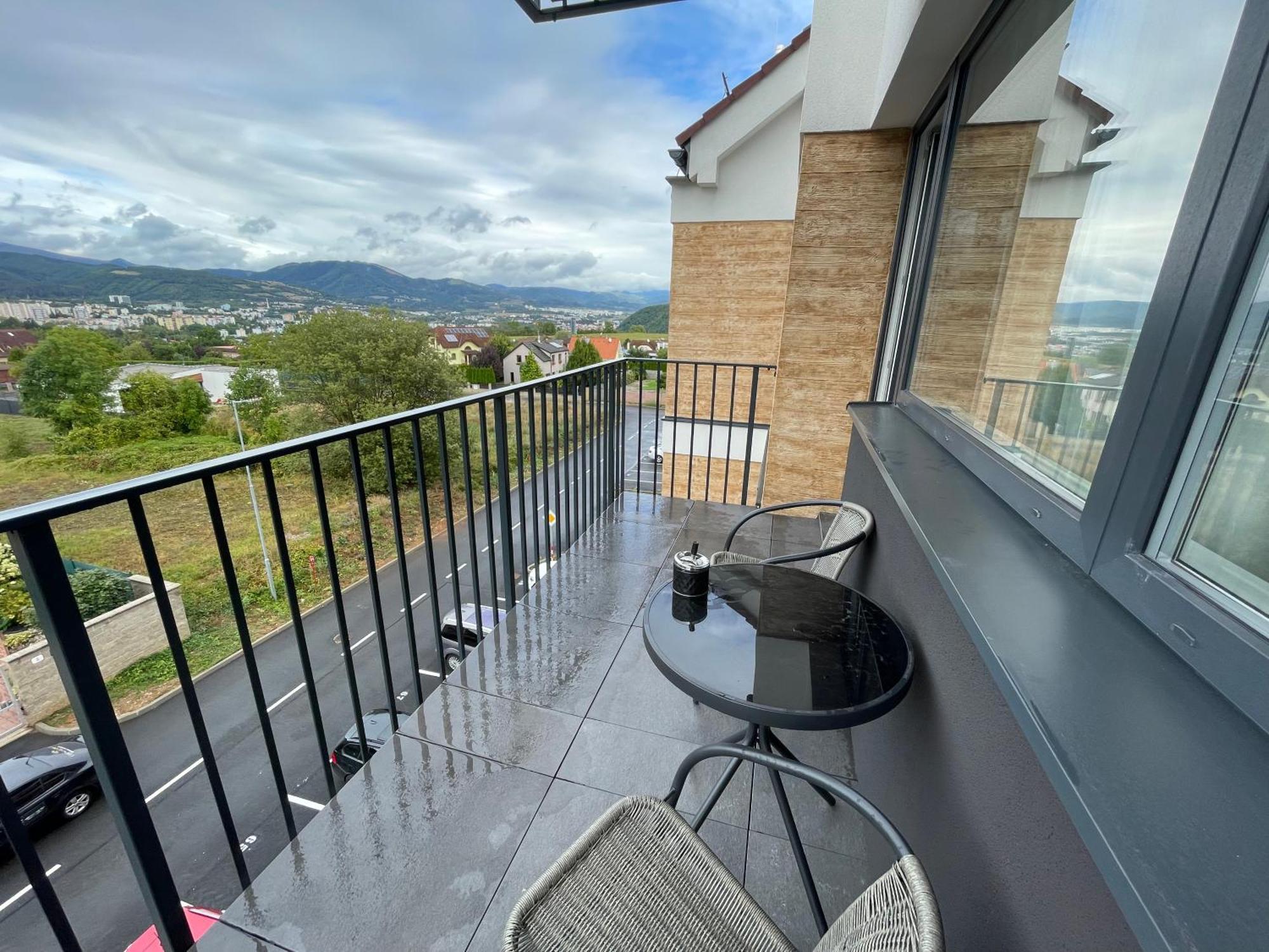Ferienwohnung New Flat With A Mountain View, Garage Parking Banská Bystrica Exterior foto